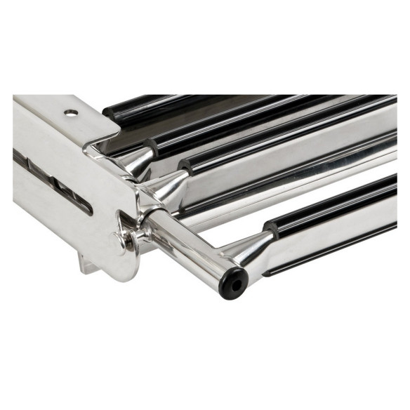 Ladder woverhanging rungs under platform mounting