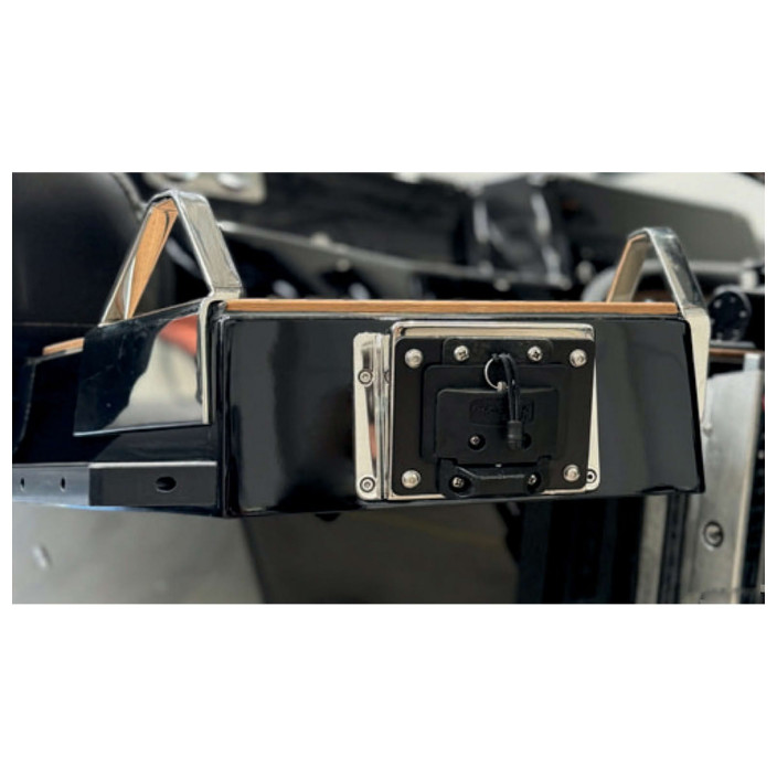 Integrated transom ladder step ATTWOOD