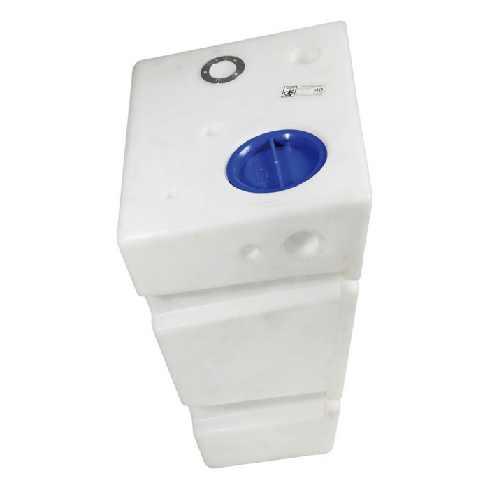 Wall mounting water tank