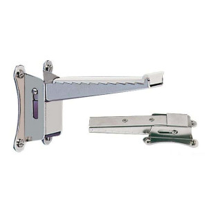 Foldable mast step